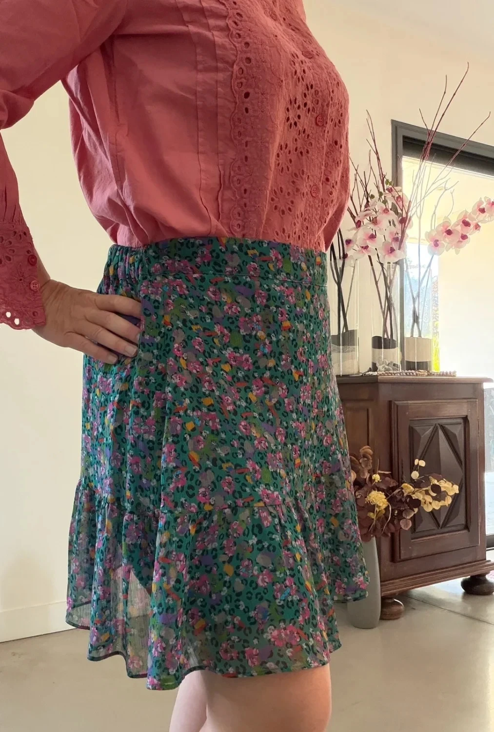 Falda con volantes Naf Naf T42 con estampado floral verde como nueva – photo 2
